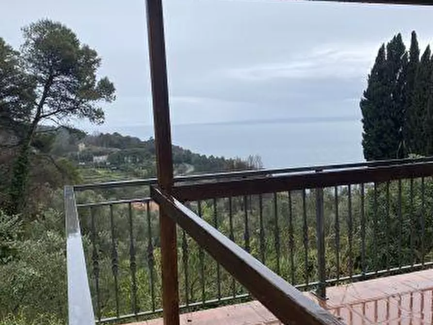 Immagine 1 di Casa indipendente in vendita  a Lerici