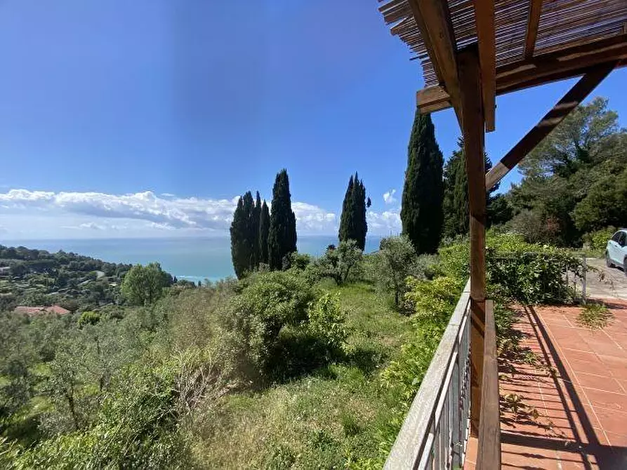Immagine 1 di Casa indipendente in vendita  a Lerici