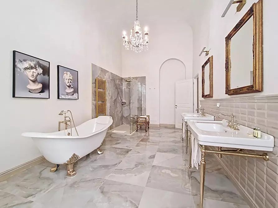 Immagine 11 di Appartamento in vendita  a Pisa