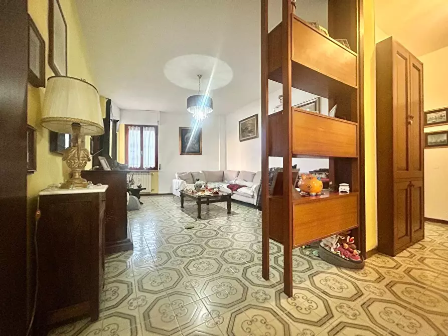 Immagine 2 di Appartamento in vendita  a Carrara