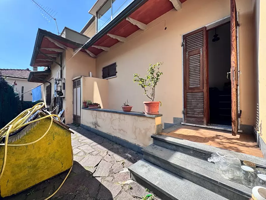 Immagine 49 di Casa indipendente in vendita  a Massa