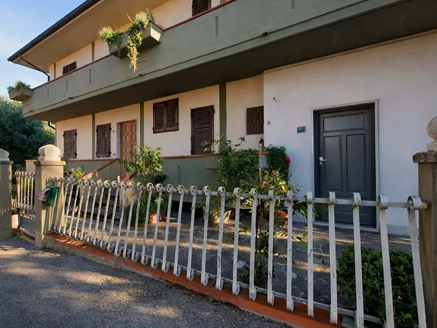 Immagine 1 di Casa indipendente in vendita  a Massa