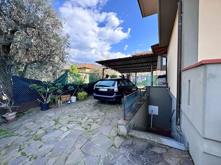Immagine 51 di Casa indipendente in vendita  a Massa