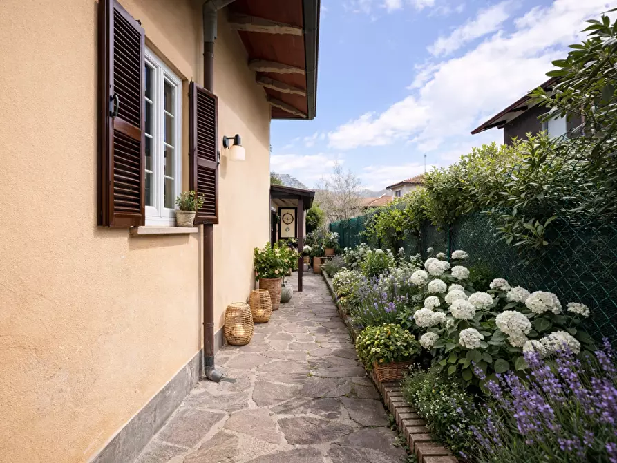 Immagine 48 di Casa indipendente in vendita  a Massa