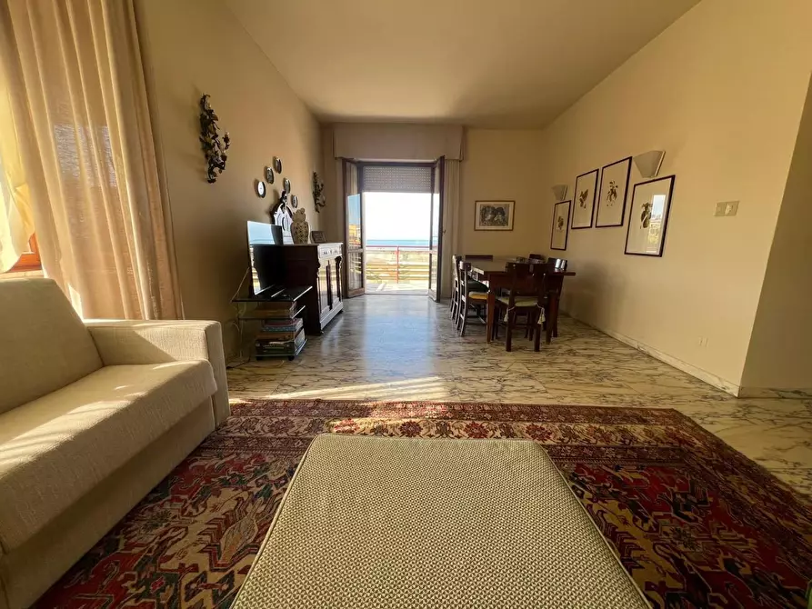 Immagine 3 di Mansarda in vendita  a Viareggio