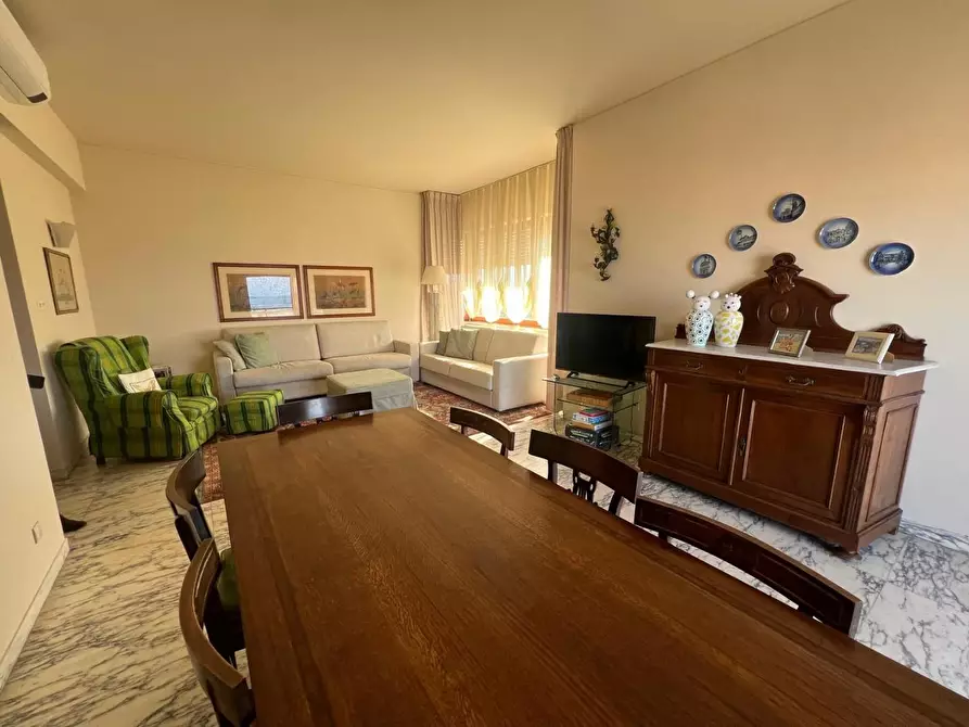 Immagine 2 di Mansarda in vendita  a Viareggio