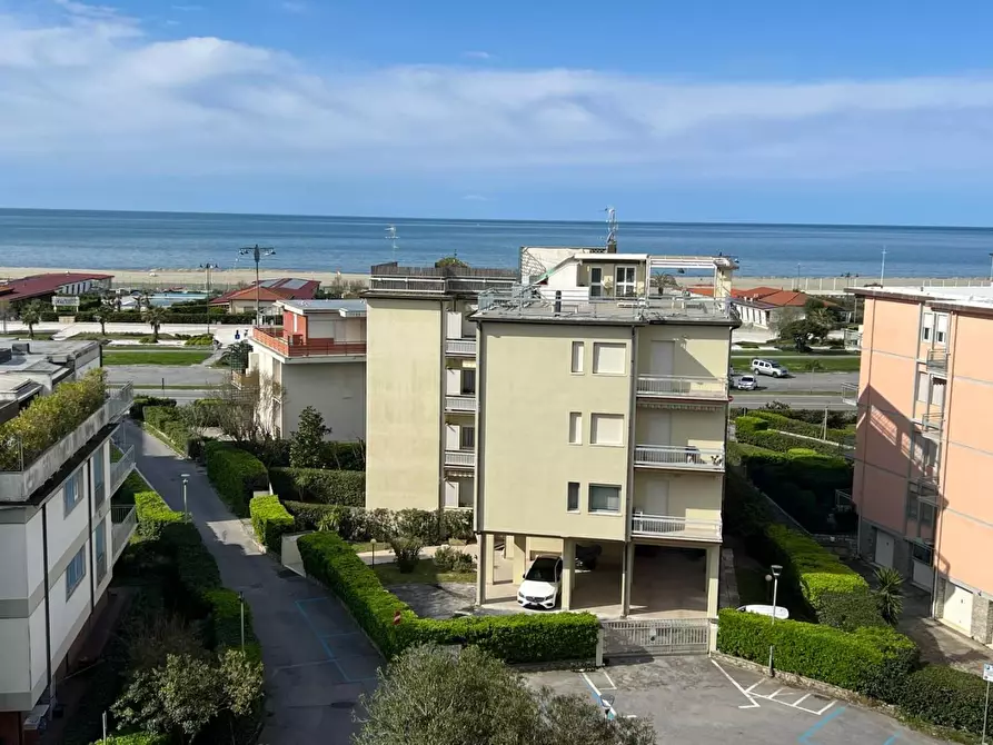 Immagine 5 di Mansarda in vendita  a Viareggio