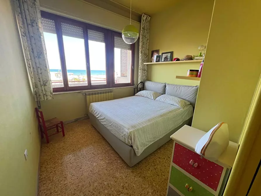 Immagine 12 di Mansarda in vendita  a Viareggio