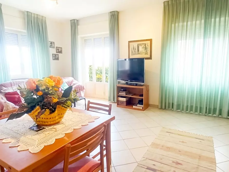 Immagine 1 di Appartamento in vendita  a Camaiore