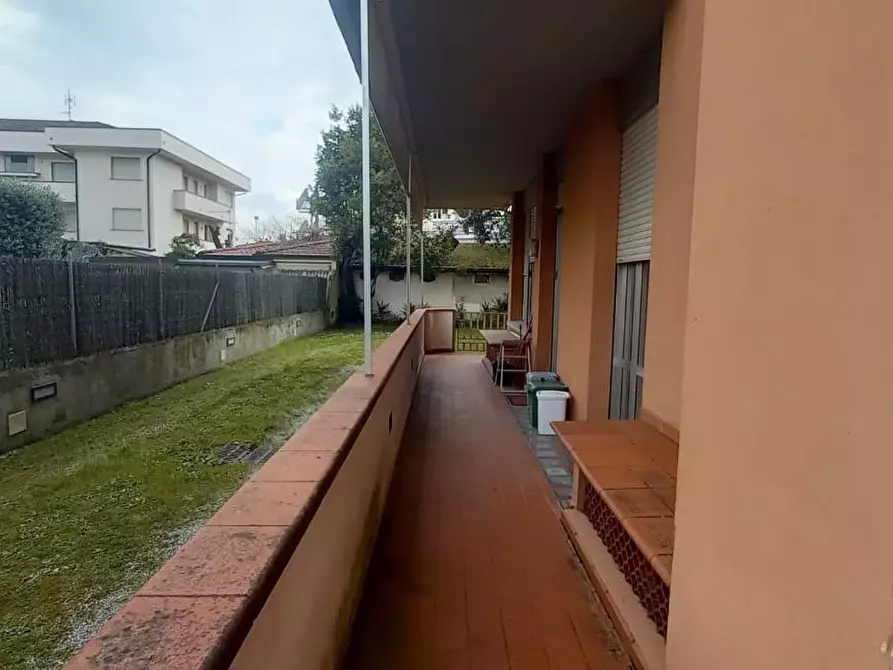 Immagine 9 di Appartamento in affitto  a Camaiore