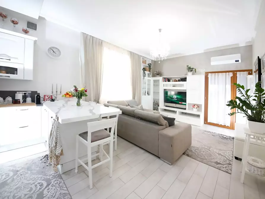 Immagine 22 di Appartamento in vendita  a Collesalvetti