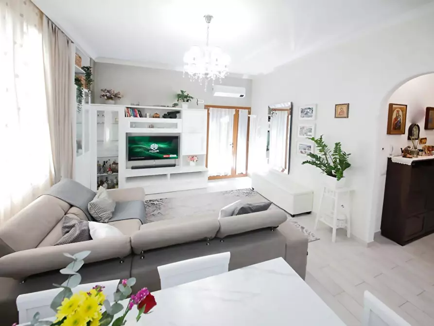 Immagine 19 di Appartamento in vendita  a Collesalvetti