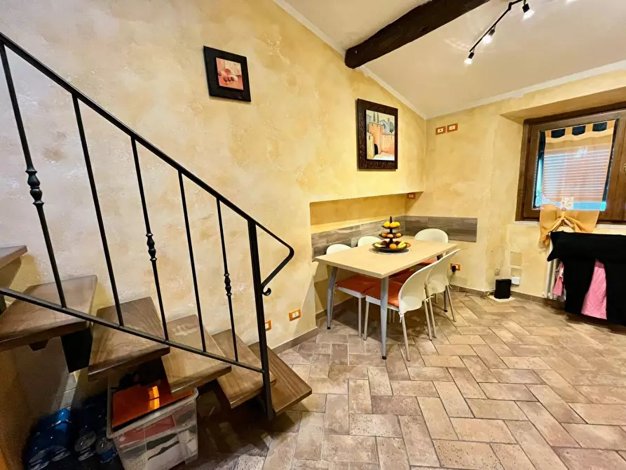 Immagine 2 di Appartamento in vendita  a Massa