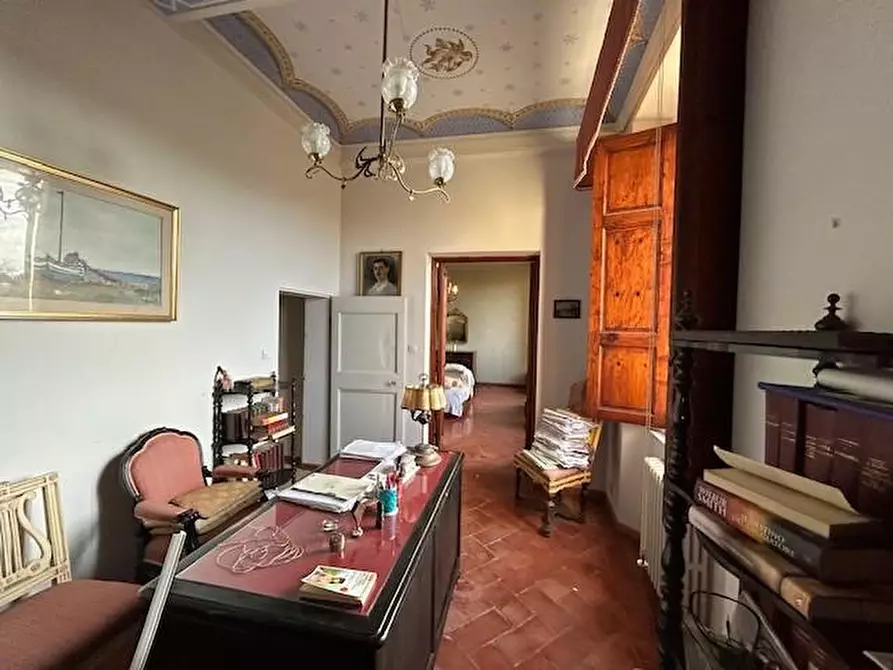 Immagine 17 di Villa in vendita  a Siena