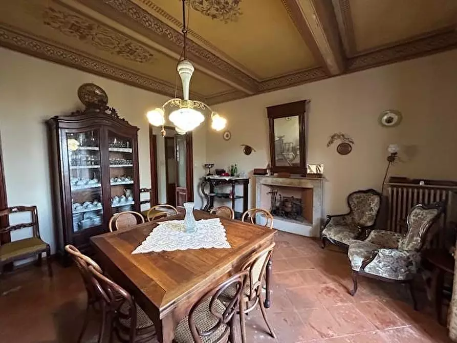 Immagine 12 di Villa in vendita  a Siena