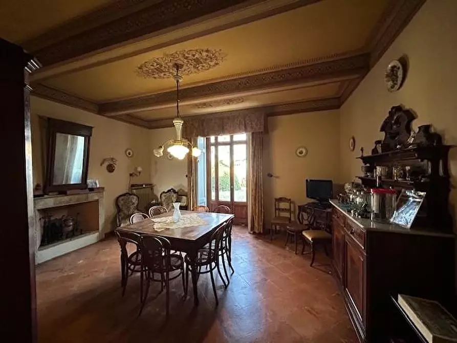 Immagine 11 di Villa in vendita  a Siena