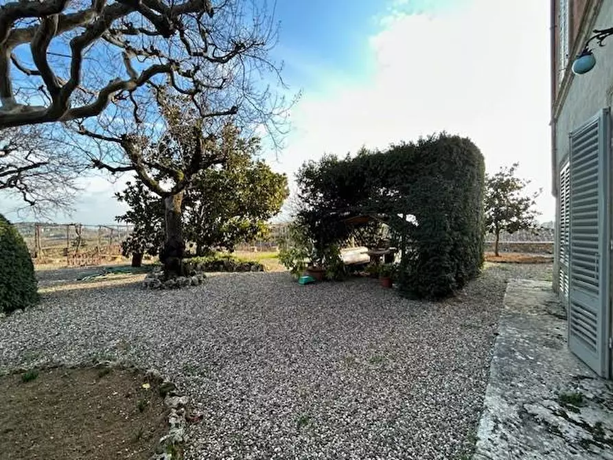 Immagine 3 di Villa in vendita  a Siena
