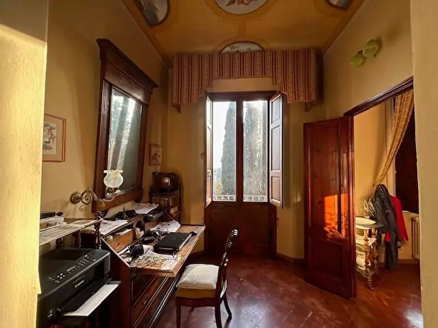 Immagine 19 di Villa in vendita  a Siena