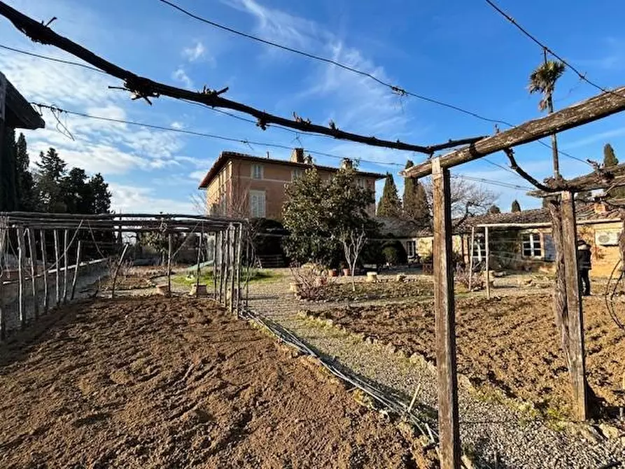 Immagine 6 di Villa in vendita  a Siena