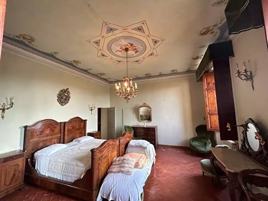 Immagine 15 di Villa in vendita  a Siena