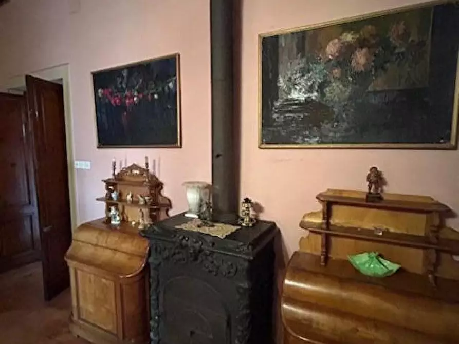 Immagine 21 di Villa in vendita  a Siena