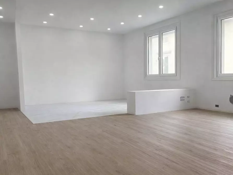 Immagine 3 di Appartamento in vendita  a Livorno