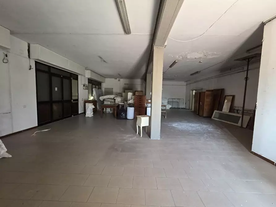 Immagine 2 di Capannone industriale in vendita  a Altopascio