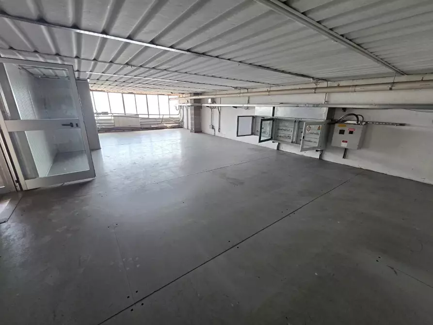 Immagine 19 di Capannone industriale in vendita  a Altopascio