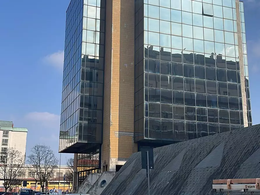 Immagine 1 di Ufficio in vendita  a Legnano