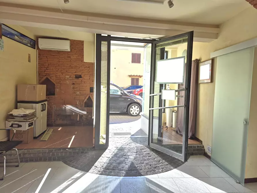 Immagine 4 di Locale commerciale in affitto  a Cascina
