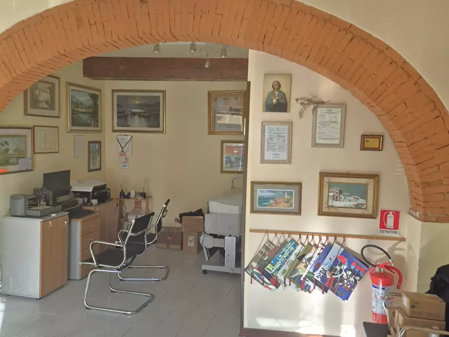 Immagine 5 di Locale commerciale in affitto  a Cascina