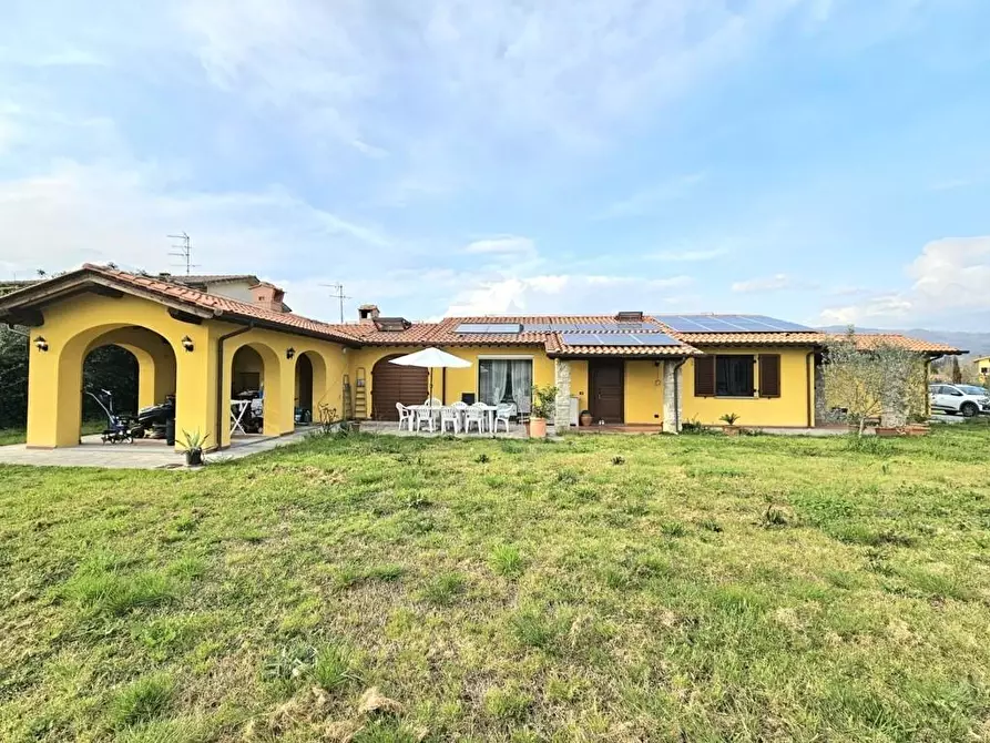 Immagine 1 di Villa in vendita  a Buggiano
