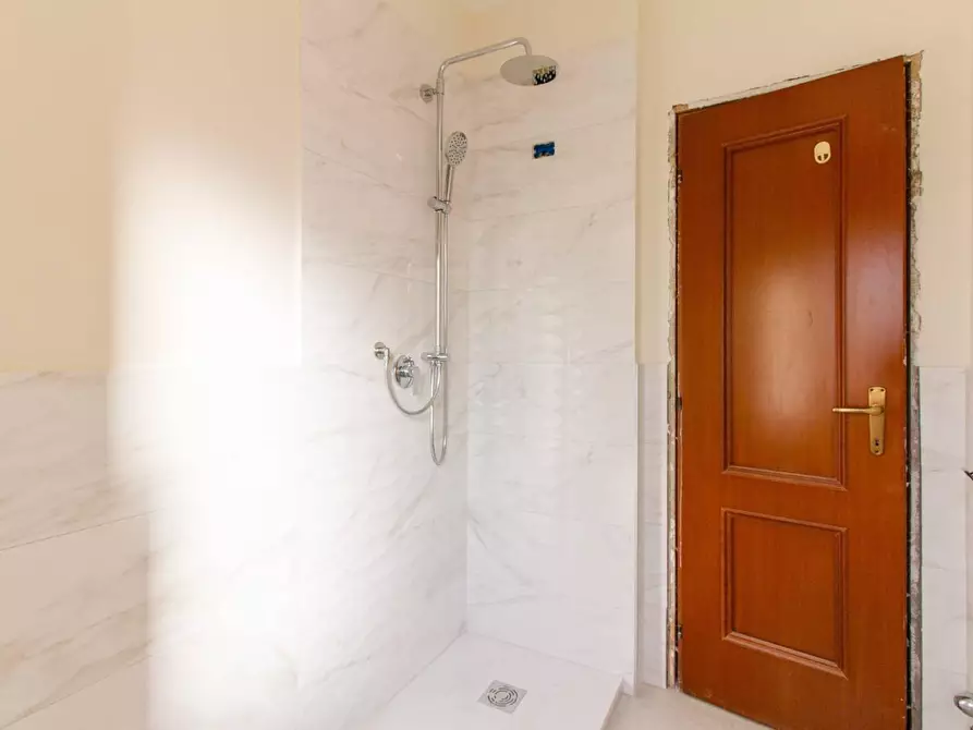 Immagine 17 di Appartamento in vendita  a Pisa