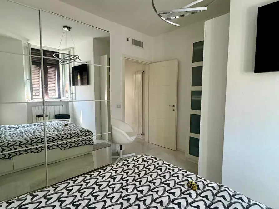 Immagine 11 di Appartamento in vendita  a Viareggio