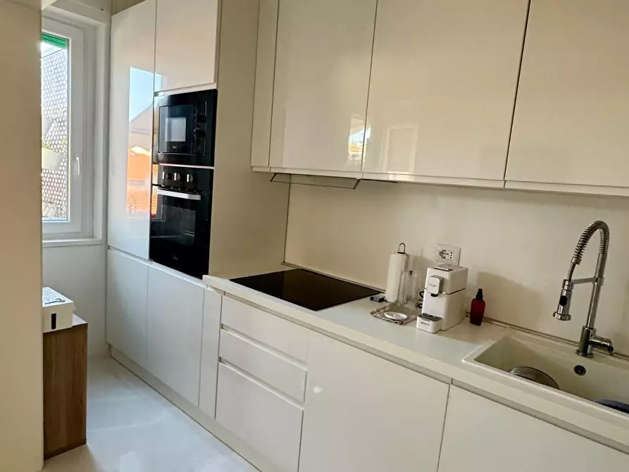 Immagine 6 di Appartamento in vendita  a Viareggio