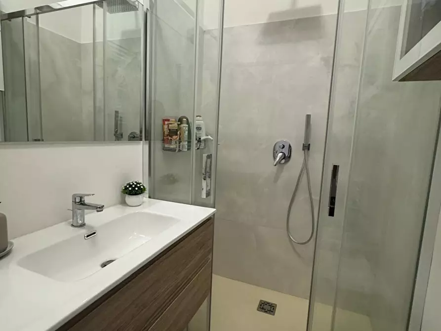 Immagine 13 di Appartamento in vendita  a Viareggio