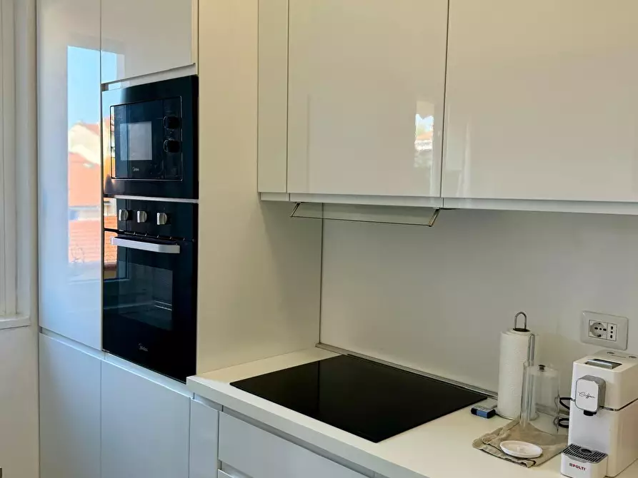 Immagine 3 di Appartamento in vendita  a Viareggio