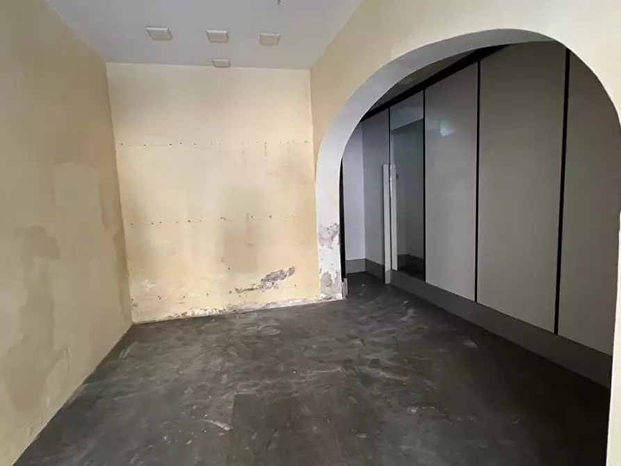 Immagine 2 di Locale commerciale in vendita  a Pisa