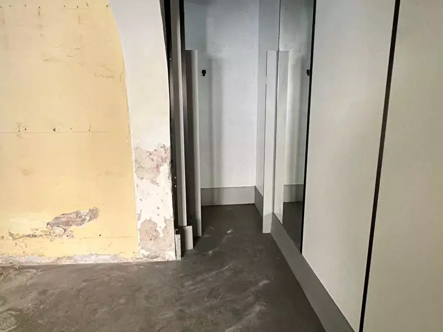 Immagine 5 di Locale commerciale in vendita  a Pisa