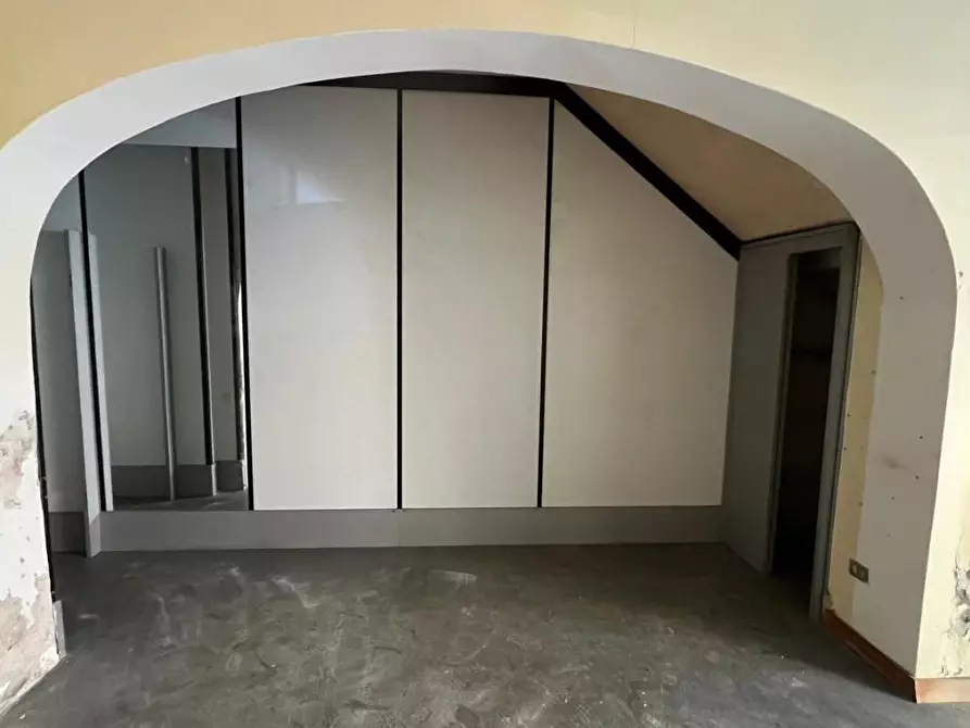 Immagine 6 di Locale commerciale in vendita  a Pisa