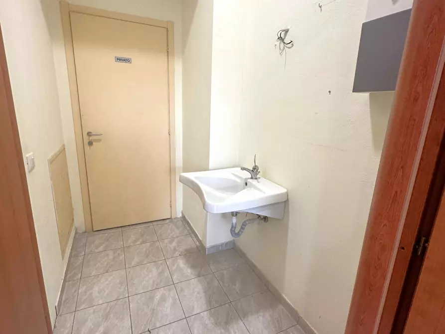 Immagine 4 di Laboratorio in vendita  a Vicopisano