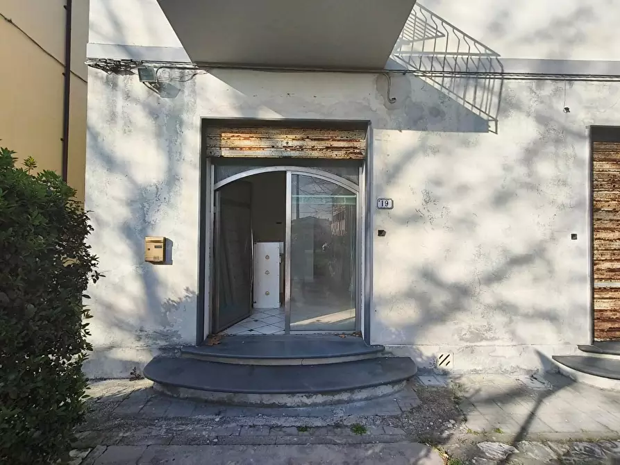 Immagine 10 di Casa bifamiliare in vendita  a Vecchiano