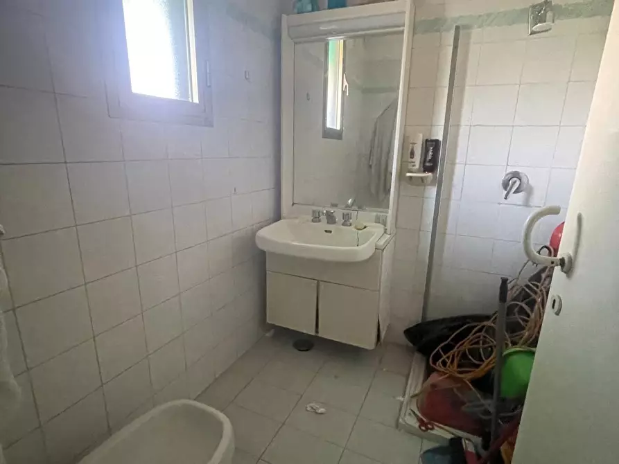 Immagine 23 di Villa in vendita  a Carrara