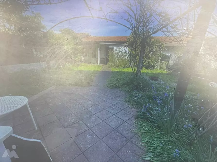 Immagine 2 di Villa in vendita  a Carrara