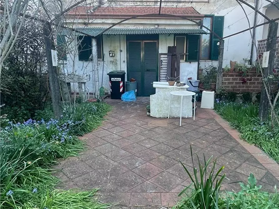 Immagine 4 di Villa in vendita  a Carrara