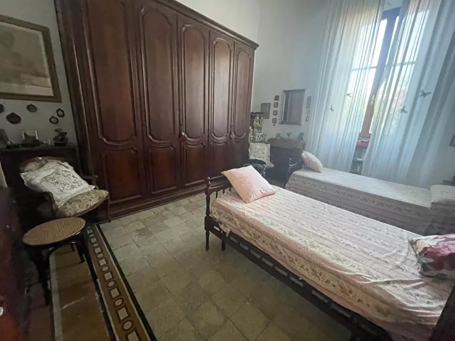 Immagine 11 di Villa in vendita  a Carrara