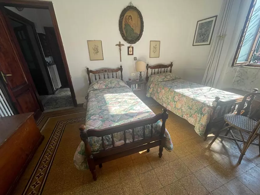 Immagine 21 di Villa in vendita  a Carrara