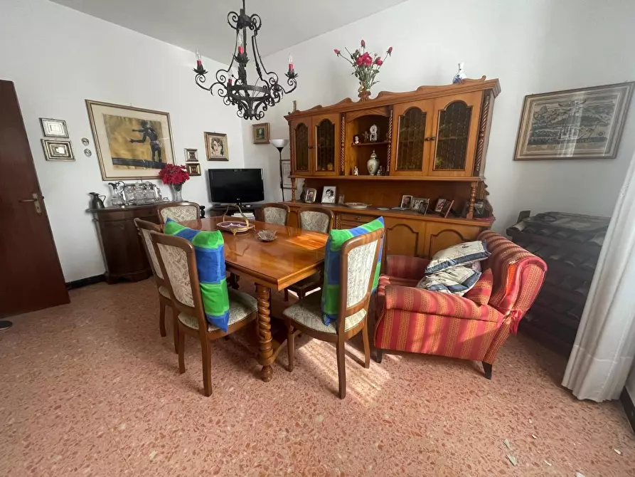 Immagine 8 di Villa in vendita  a Carrara