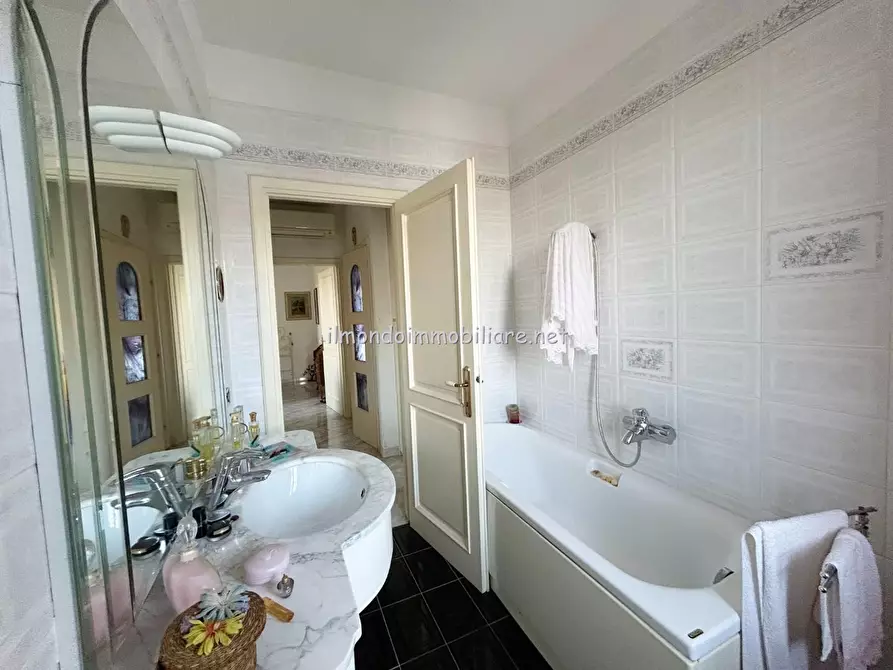 Immagine 17 di Appartamento in vendita  a Rosignano Marittimo