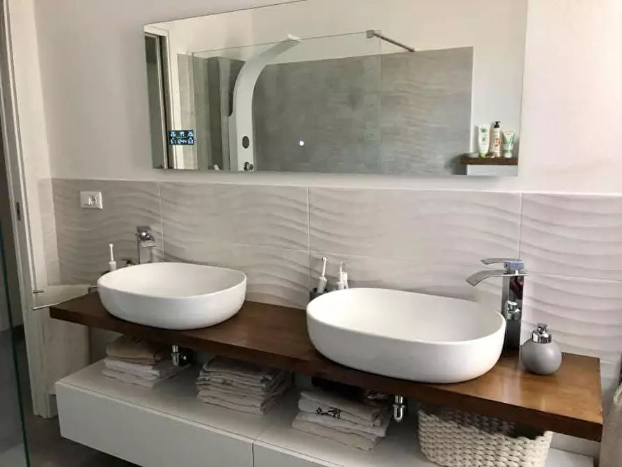 Immagine 6 di Appartamento in vendita  a Carrara